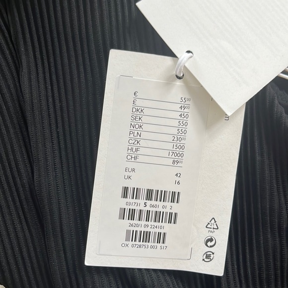 COS ribbed one piece swimsuit - Picture 5 of 5